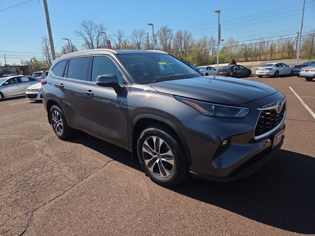 2022 Toyota Highlander XLE AWD