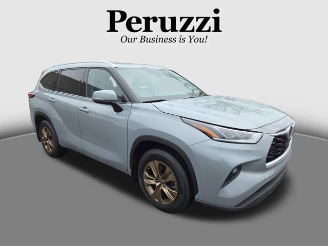 2022 Toyota Highlander Hybrid Bronze Edition AWD