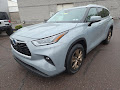 2022 Toyota Highlander Hybrid Bronze Edition AWD